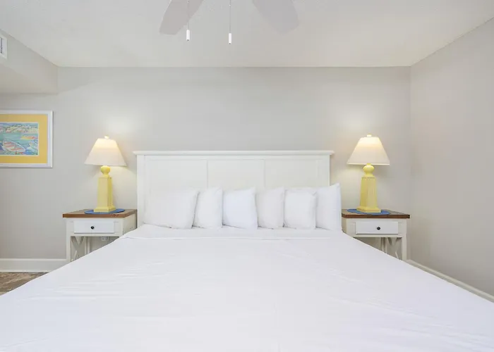 Apartment Island Winds West 380 *
